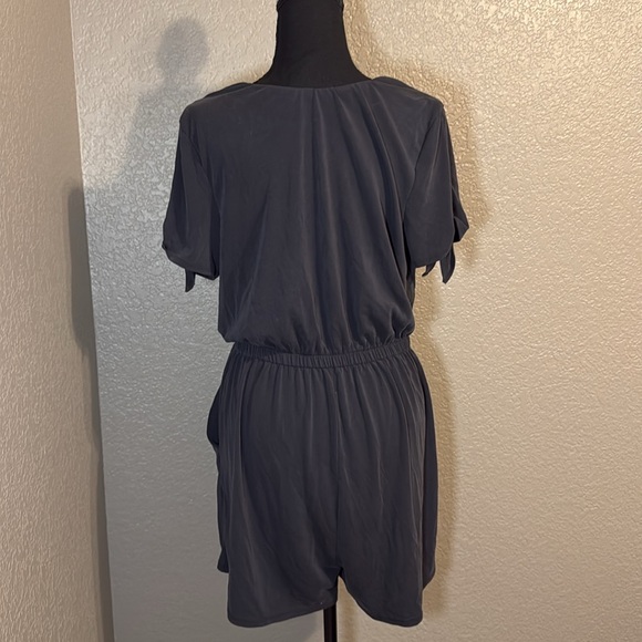 Black Express Romper - Picture 4 of 8